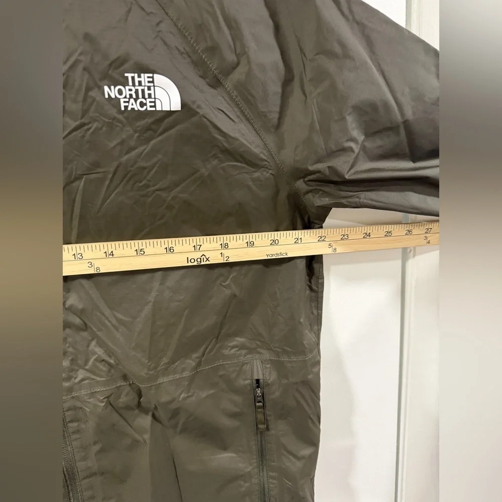 The North Face Men’s Medium Hooded Windbreaker Jacket Dark Green Lightweight Zip